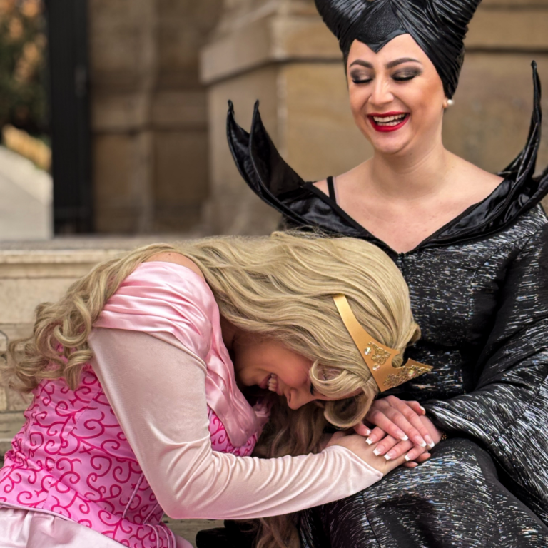 Aurore et Maléfique s'amusent à Marseille