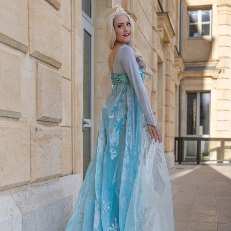 Elsa robe bleue paillettes